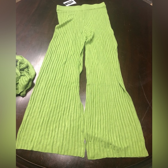 NWT Callahan Elodie Ribbed Flared Pants in Basil - Size M - Picture 1 of 7
